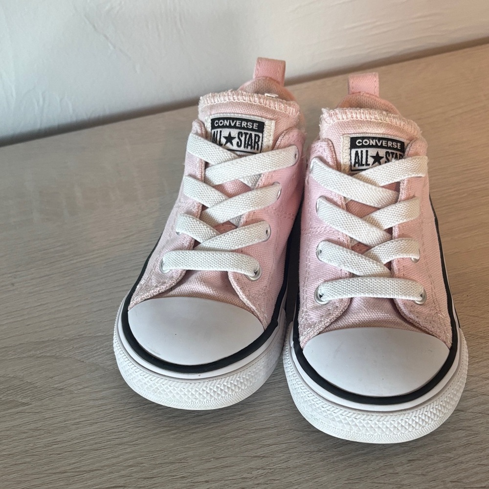 Pink Converse size 8